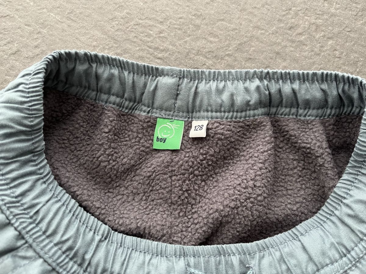 Kleiderpakete & -sets: 2 gefütterte Stoffhosen Gr. 128 – Gebraucht aus Rottenschwil von gle81 3