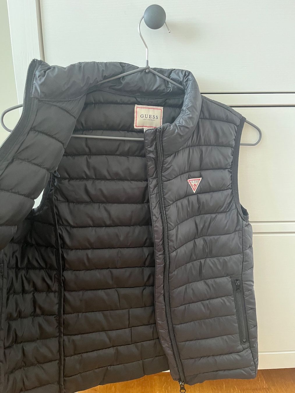 Guess Altro abbigliamento per bambina: Weste Guess Gr. 128/134 – Usato da Urdorf venduto da liska55 2
