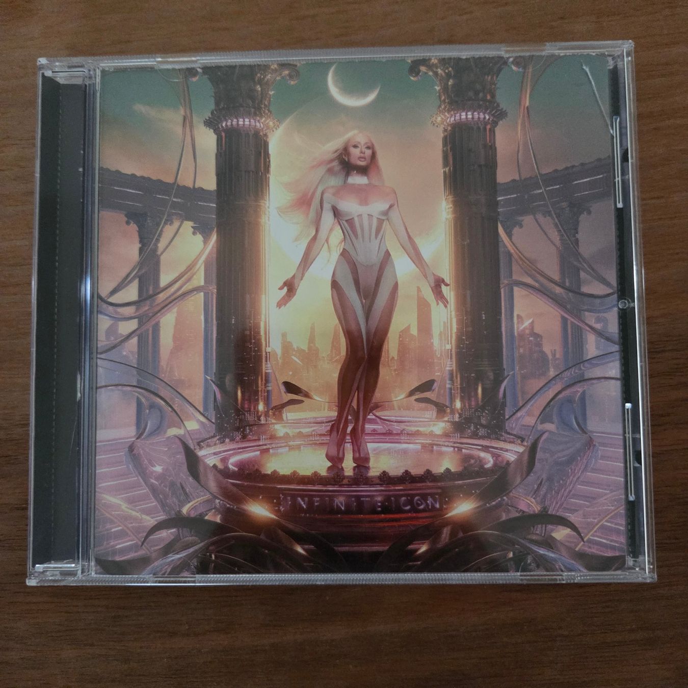CD: Paris Hilton - Infinite Icon - CD – Nuovo (secondo la descrizione) da Olten venduto da clayrout