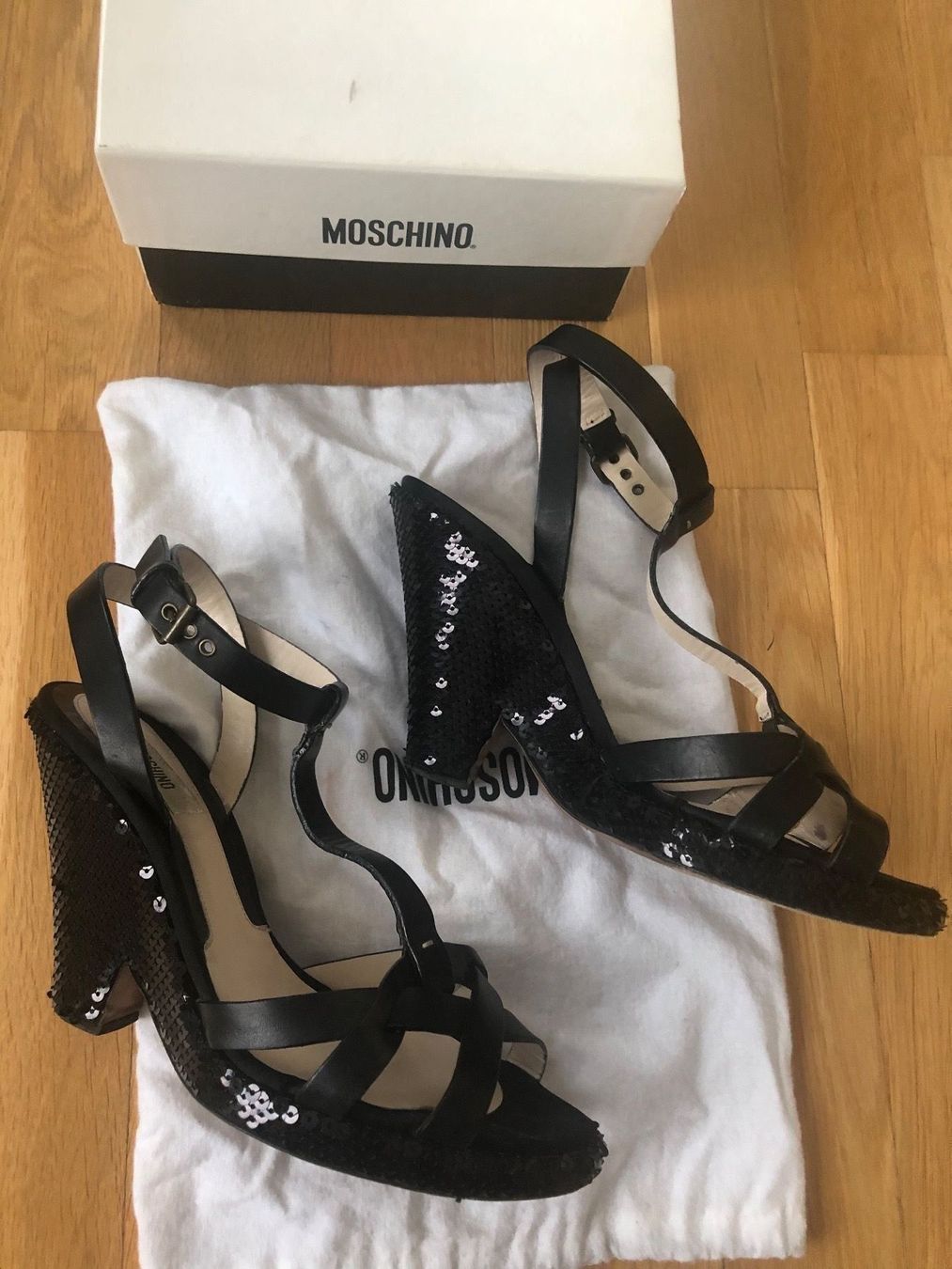 Moschino Scarpe da donna: Moschino Vintage Sandals, Gr 38,5 – Usato da Uetikon am See venduto da erz13 5