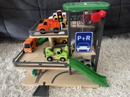 Holzspielzeug Parkhaus mit Fahrzeugen