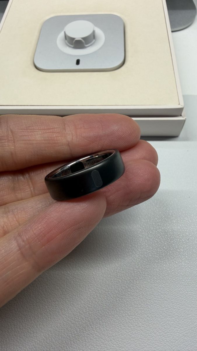Oura Anelli: Oura Ring 5, 8 size  Stealth, new – Nuovo (secondo la descrizione) da Massagno venduto da lju_rnm7 3