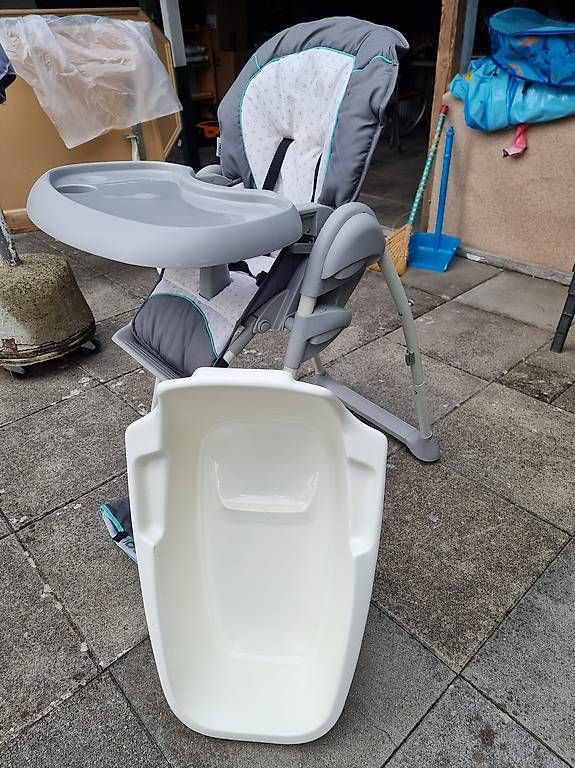 Chaises hautes: Gratis Kinder Sitz mit Tisch  – D'occasion à Bischofszell par jelmoli