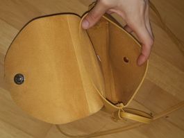 Sac bandoulière tendance en moutarde - Parfait pour l'été!
