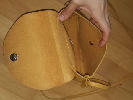 Sac bandoulière tendance en moutarde - Parfait pour l'été!