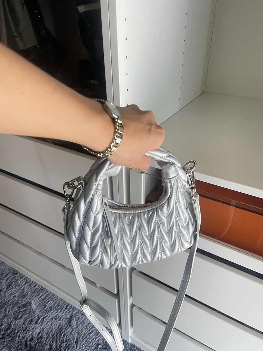 Miu Miu Taschen für Damen: Miu Miu Handtasche Silber klein – Gebraucht aus Rebstein von giu_hft9 3