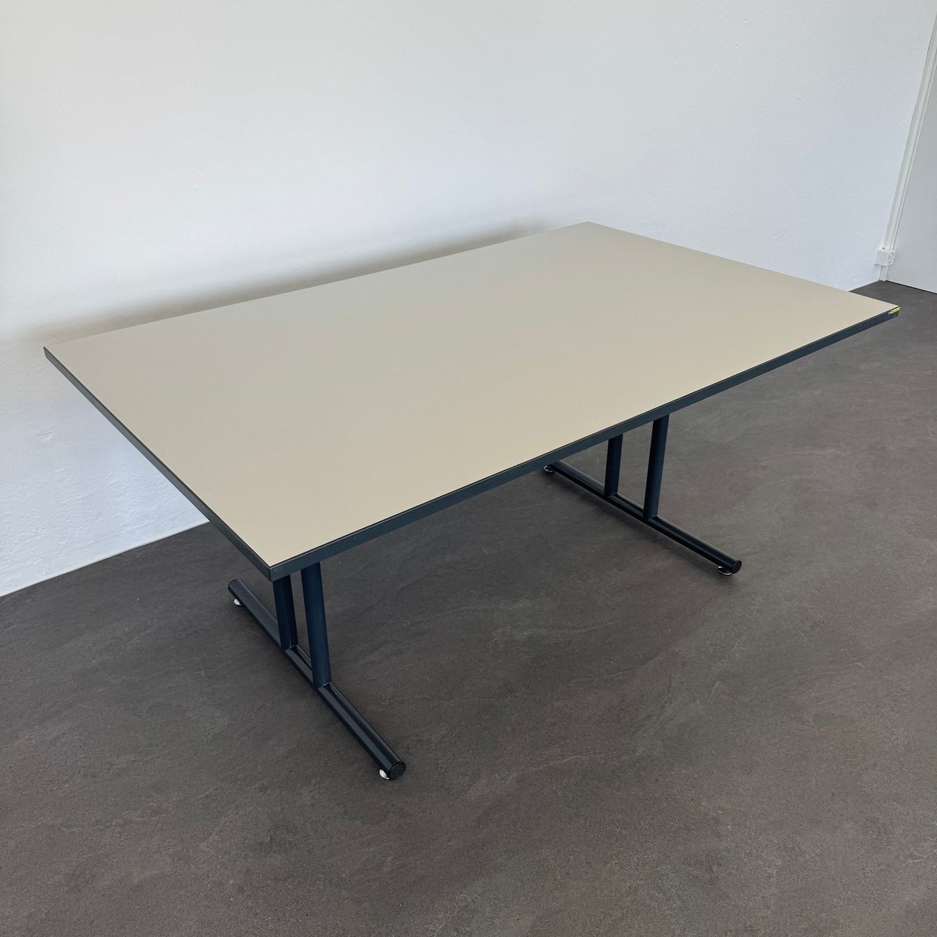 Tische: Top Design Classic Sitzungstisch – Gebraucht aus Schönenwerd von mcofficeshop 1