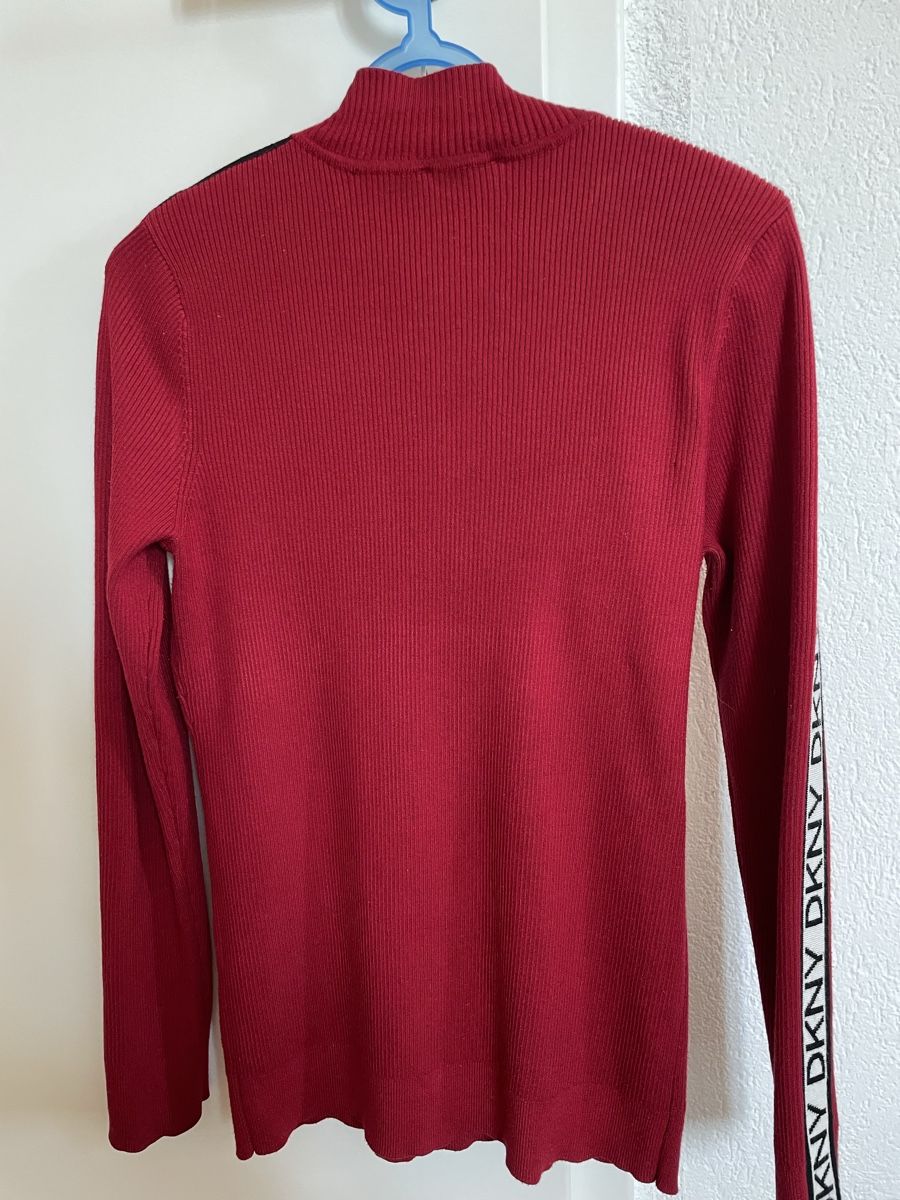 DKNY Pullover & Sweatshirts: Pull DKNY rouge avec fermeture éclair, taille M – Neu (gemäss Beschreibung) aus Vuippens von ale_6gkb 2