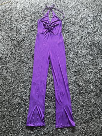 •BERSHKA•LILA BODYCON-JUMPSUIT GR.M