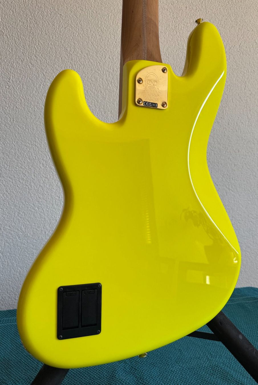 Musikinstrumente: Fender MonoNeon Jazz Bass V – Neu (gemäss Beschreibung) aus Binningen von Neptun2027 6