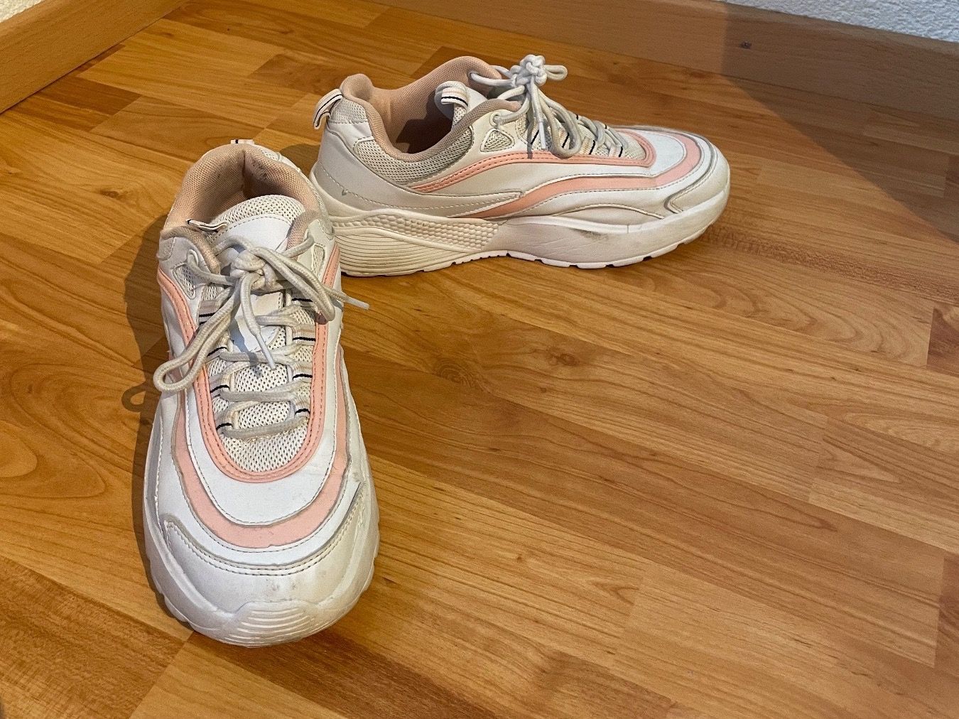 Scarpe da donna: Baskets blanches et roses style chunky – Usato da Le Locle venduto da marie_b28 4