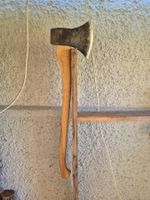 Axt. Fallkeileintreib Axt