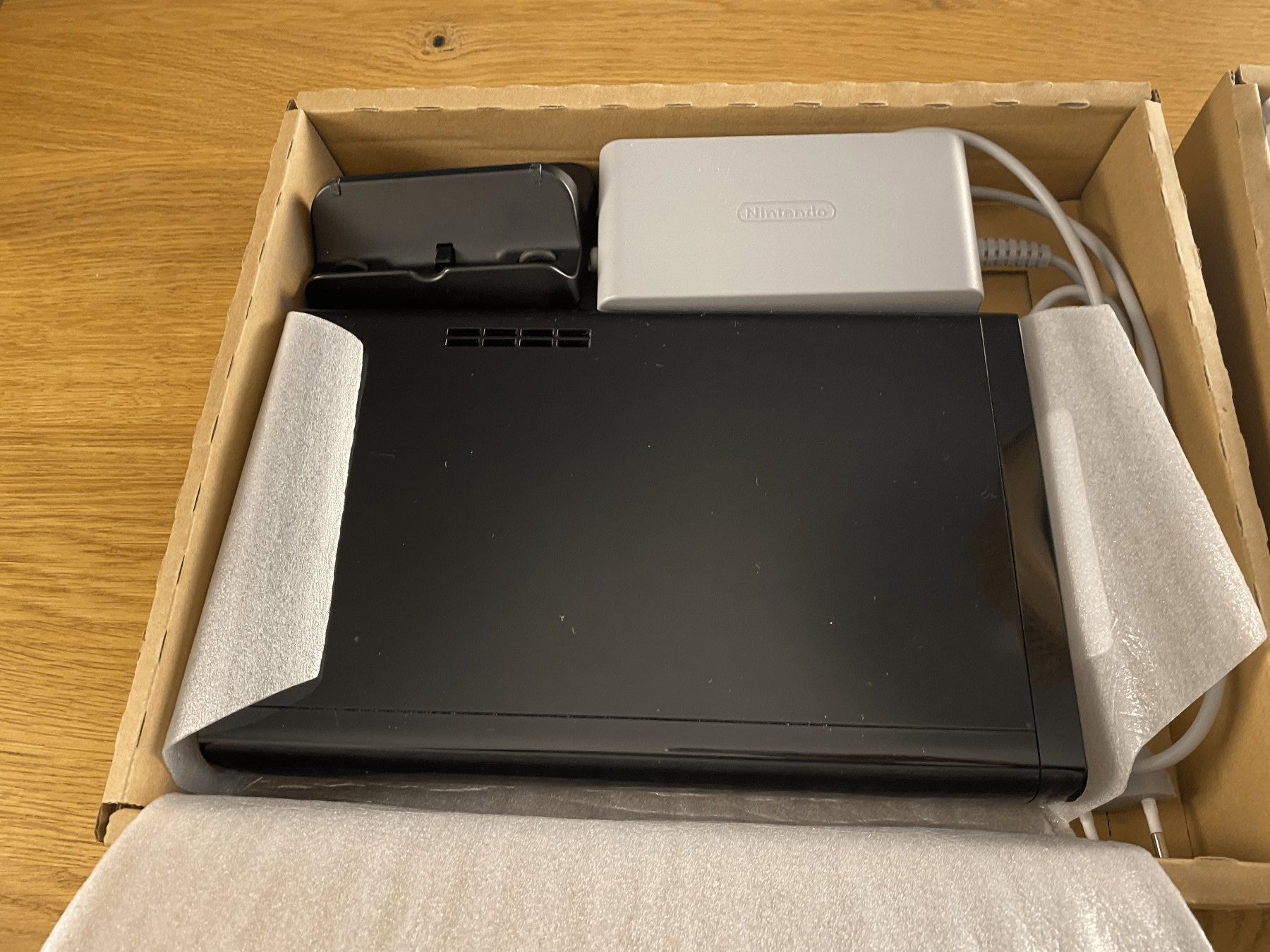 Nintendo Console: Wii U and collector pack – Usato da Pully venduto da gjjs 2