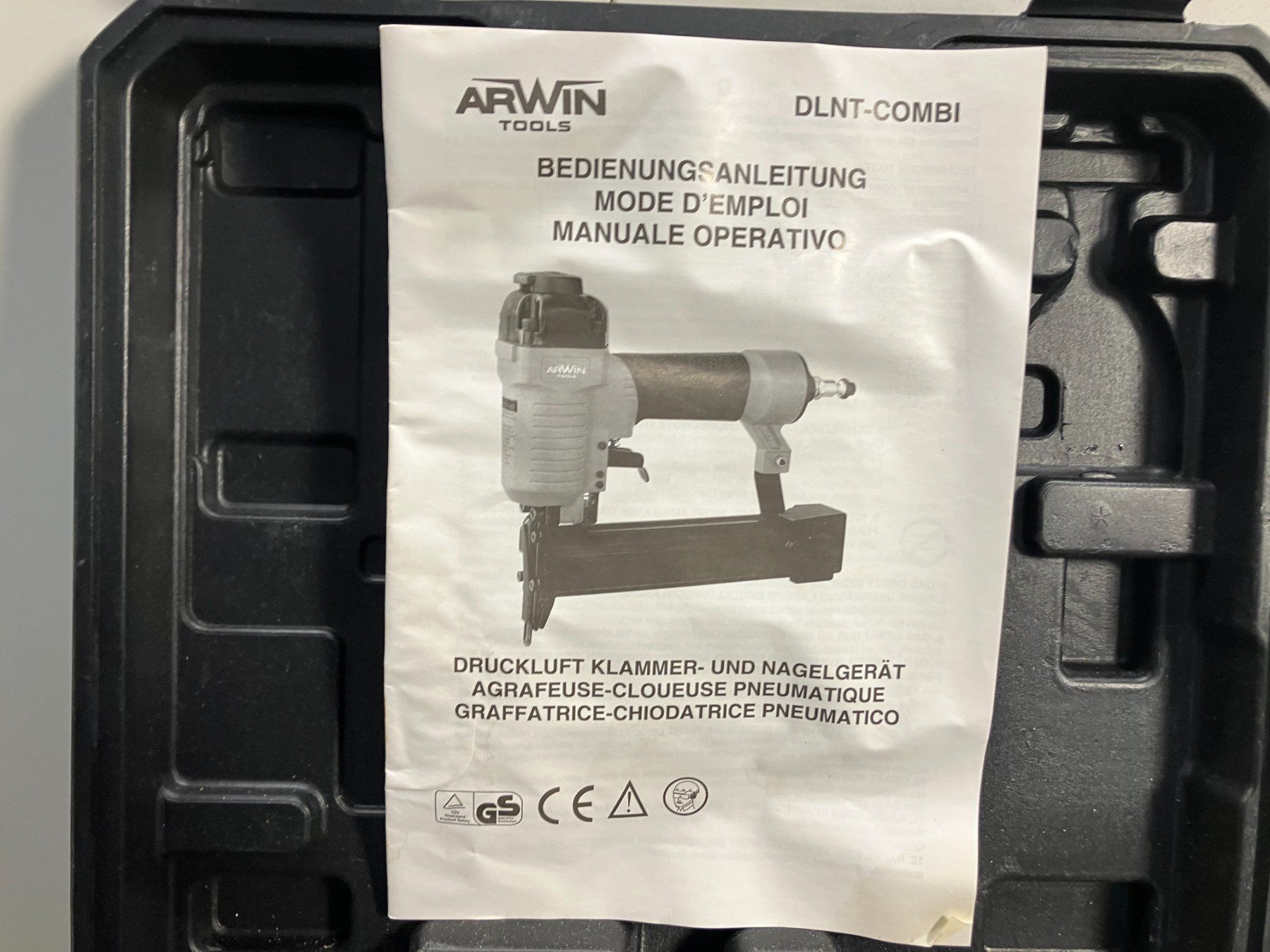 Alle Werkzeuge: ARWIN - Pneumatischer Tacker/Nagelgerät ab 1.- – Gebraucht aus Lichtensteig von Buy24International 2