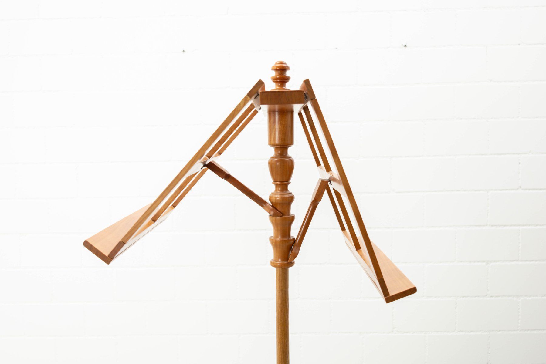 Supporti per strumenti musicali & leggii: Doppelseitiger Notenständer / Rednerpult aus Kirschbaumholz – Usato da Zürich venduto da ZuercherBrockenhaus 9