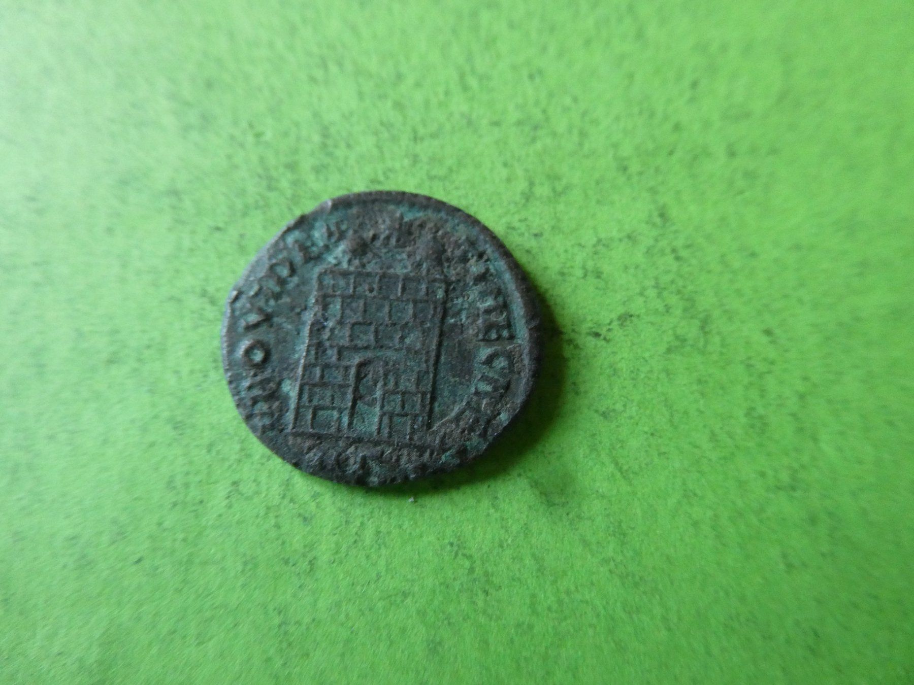 Tutti le monete: uralte   Bronzemünze Stadttor,  19 mm  2.95 g – Usato da Hinterforst venduto da Rohusri 1