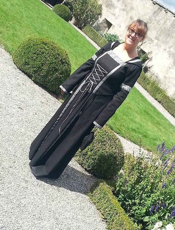 Vestiti: Schwarzes Mittelalterkleid Grösse 38/40 – Usato da Schinznach Bad venduto da Waldfest 1