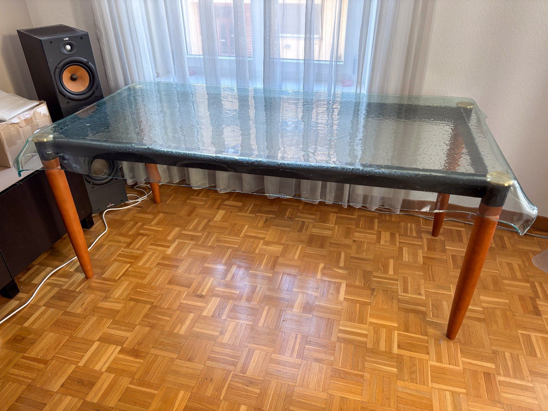 Pfister Tables: Designer Esstisch mit Glas-Tischdecke – D'occasion à Freienbach par Mapkyc