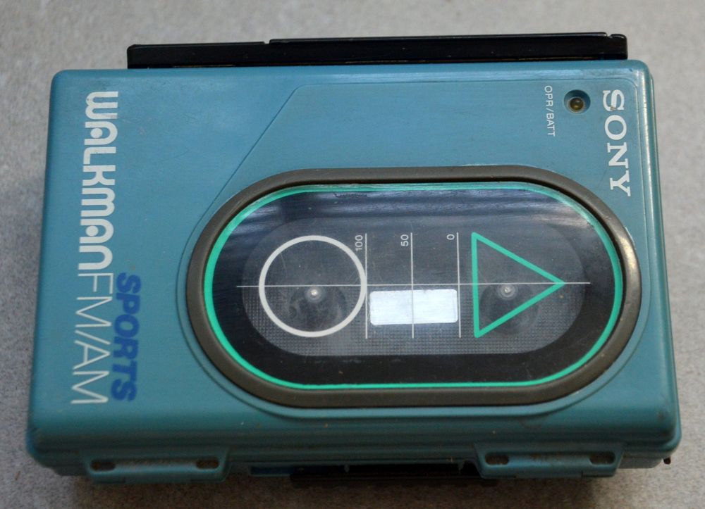LECTEUR CASSETTE RADIO vintage Sony Sports Walkman AM/FM - Jaune (WM