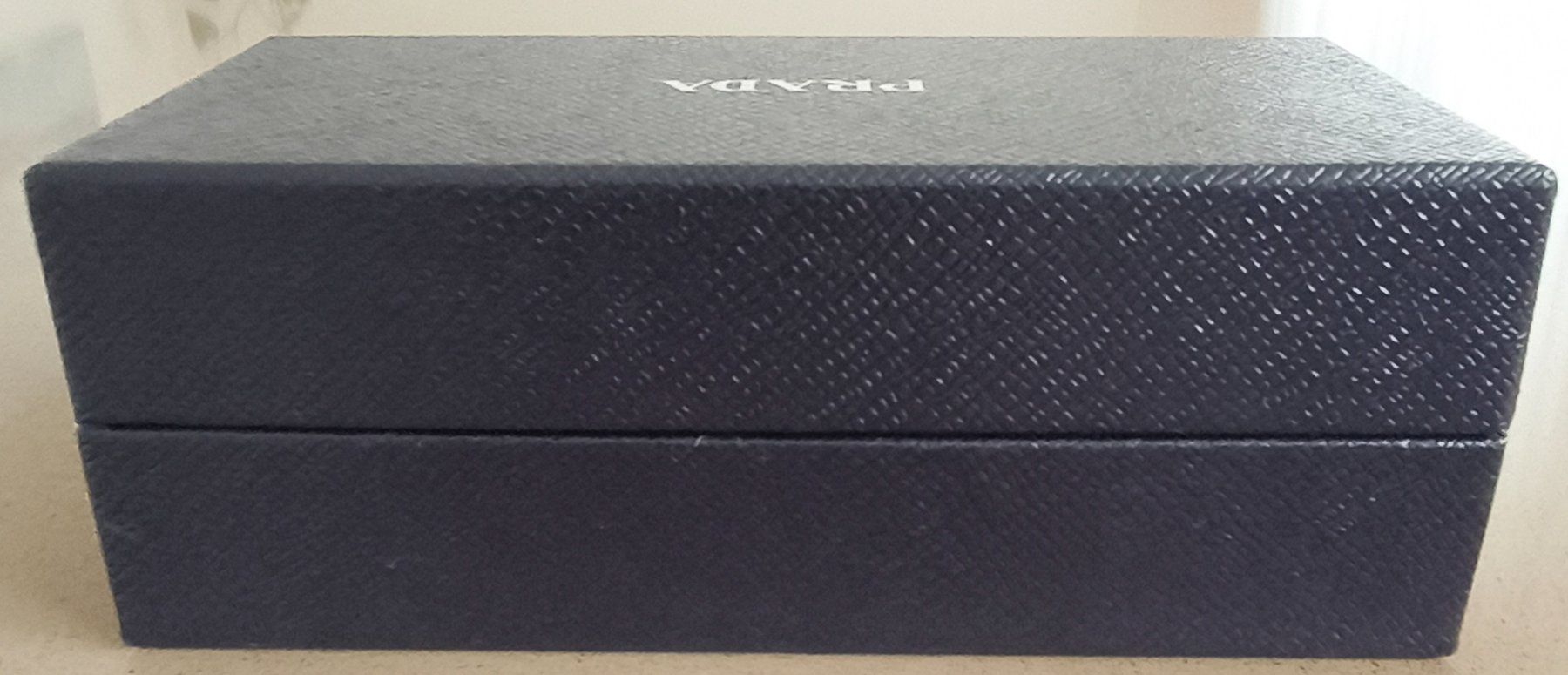 Prada Altro in  Abbigliamento & Accessori: Kleine schwarze Prada Box, strukturierte Optik – Usato da Zürich venduto da Tanteemma369 2