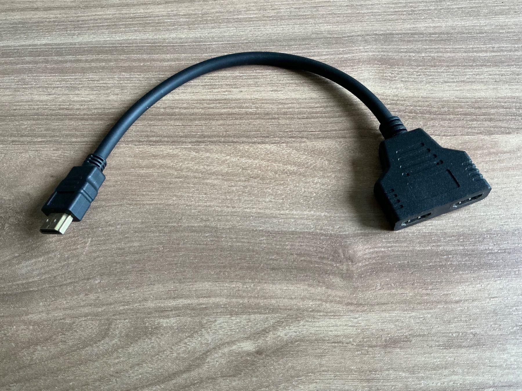 Kabel: HDMI Y-Splitter – Gebraucht aus Zürich von hub_h8vk