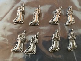 ANHÄNGER STIEFEL silberig  SCHMUCK BASTELN  /  8 Stück / NEU