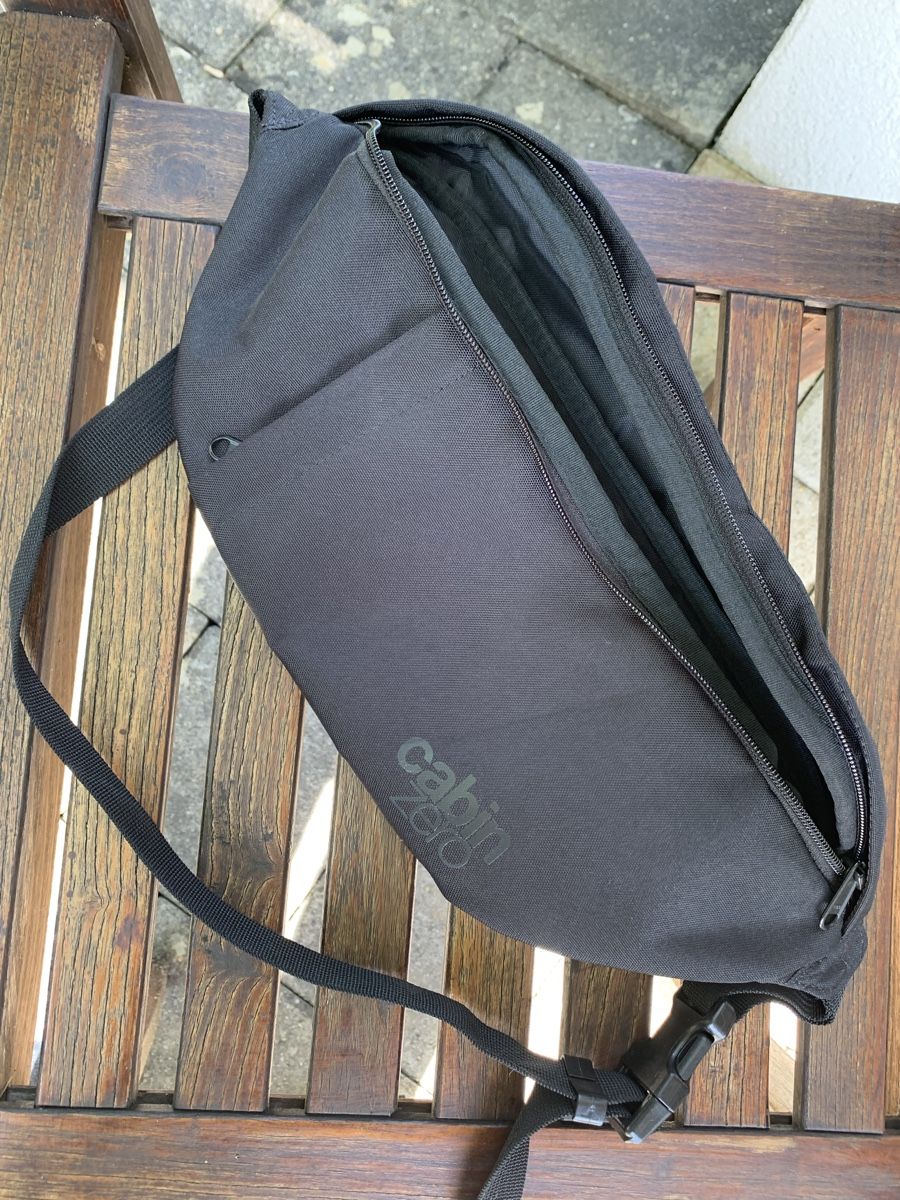 Taschen: Schwarze Cabin Zero Hüfttasche, neuwertig – Neu (gemäss Beschreibung) aus Hochfelden von mmww.97 3