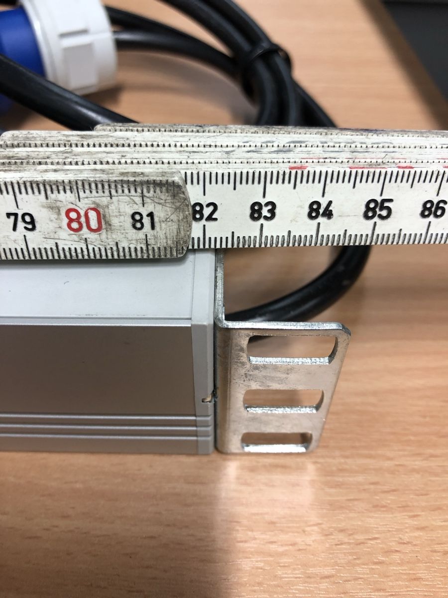 Alimentazione elettrica: Steckerleiste Verteiler Server Rack 6221 Rickenbach LU – Nuovo (secondo la descrizione) da Emmenbrücke venduto da Plan-C-Liquidationen 4