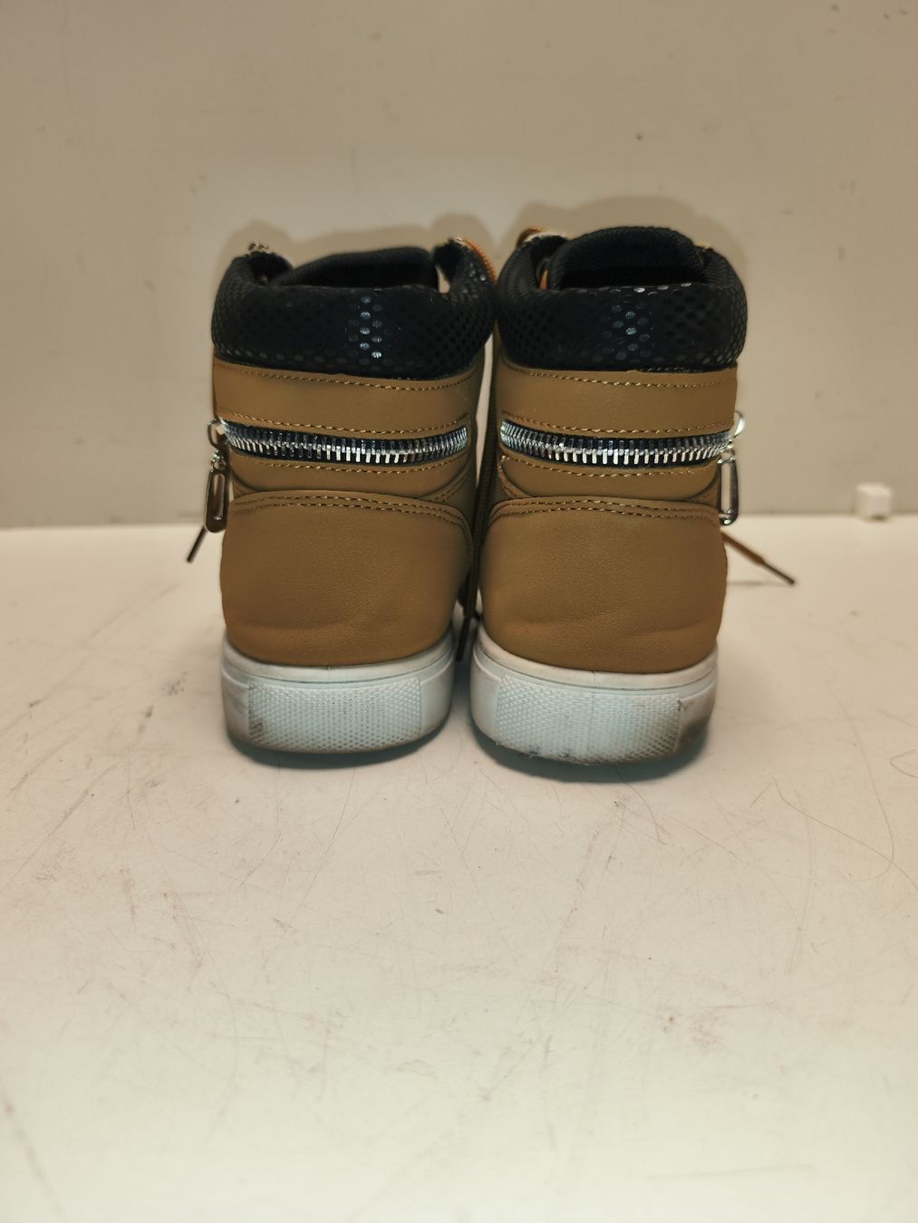 Scarpe da uomo: Topmodische Freizeit-Boots braun, Grösse 41(em77) – Usato da Künten venduto da Schnaepplihuus 1