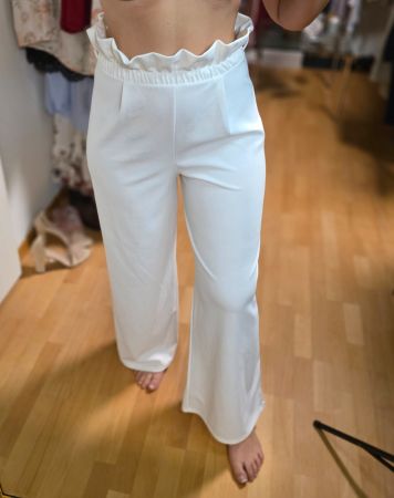 Elegante weiße Hose mit Volantbund – Gr. L