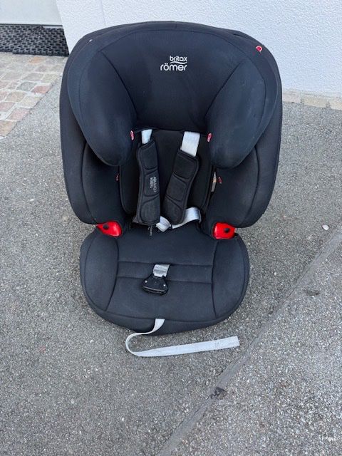 Britax Römer Auto-Kindersitze: Britax Romer Kindersitz – Gebraucht aus Bäch SZ von wcl_6hsv 1