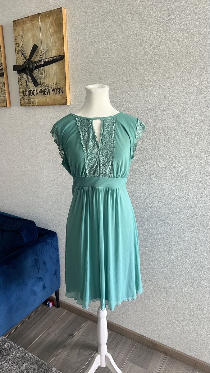 Kleider: Cocktailkleid mit Spitze - Grösse 38/M – Gebraucht aus Niederhelfenschwil von tab_xlc7