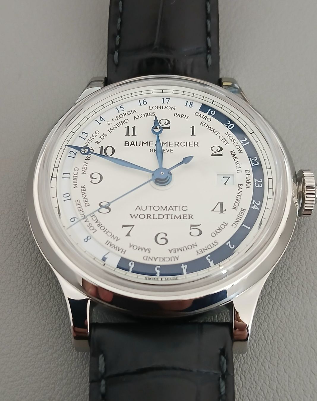 Baume & Mercier Orologi: Baume & Mercier Capeland Worldtimer - Comme Neuve, Révisée – Usato da Lausanne venduto da DavidoffHumidors 3