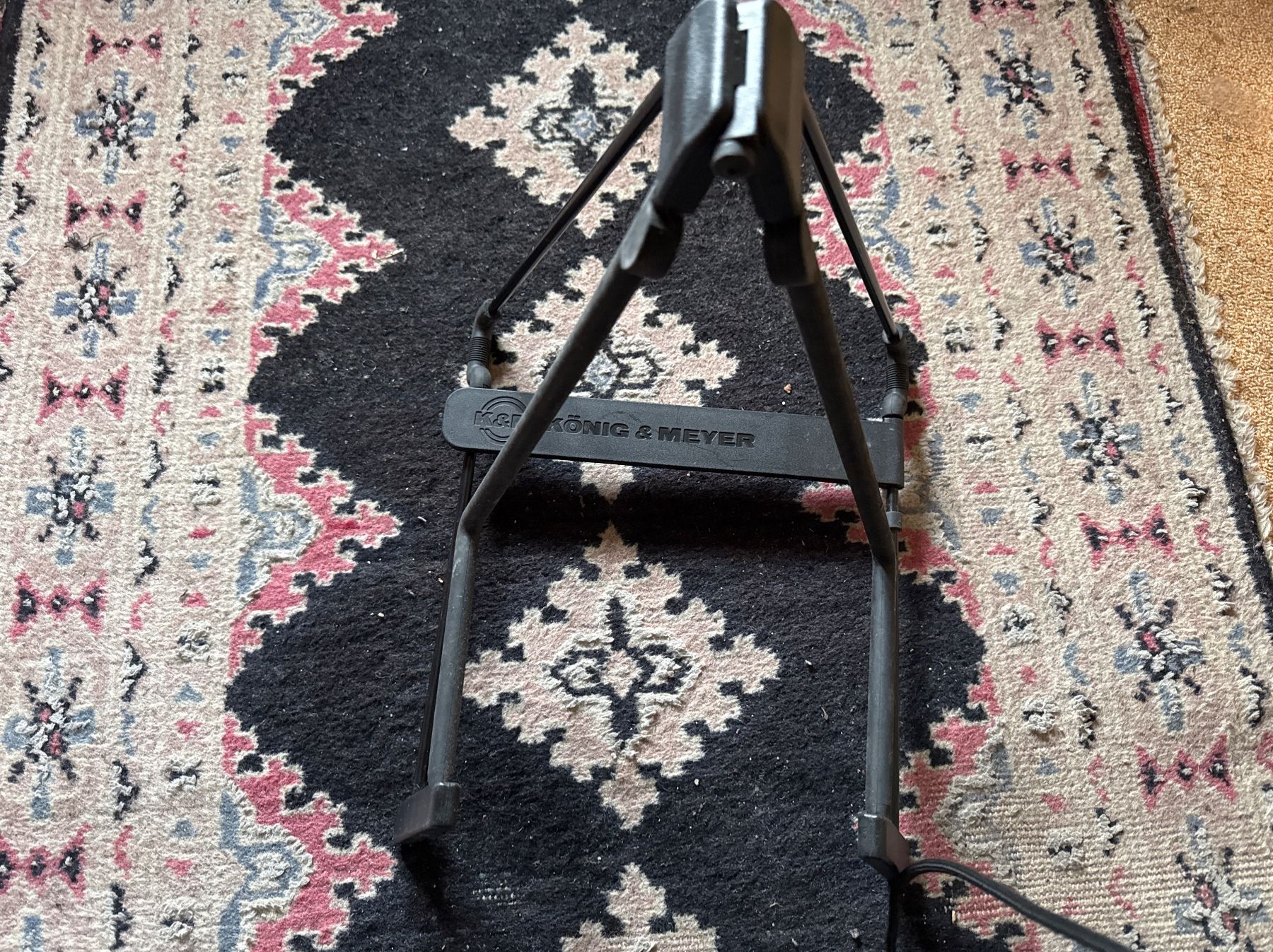Strumenti musicali: Guitarre Ständer  K&M – Usato da Grabs venduto da mayram27 1