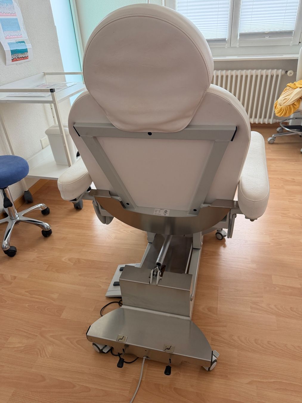 Lettini & sedie per cosmetici: Elektrische Kosmetikliege – Usato da Nussbaumen AG venduto da priz 2