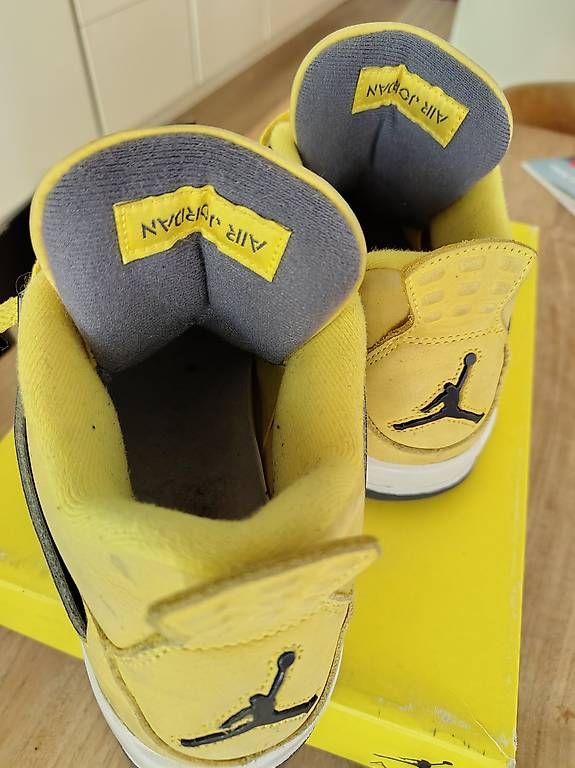 Herrenschuhe: Air Jordan 4 Retro – Gebraucht aus Windisch von Senff 3