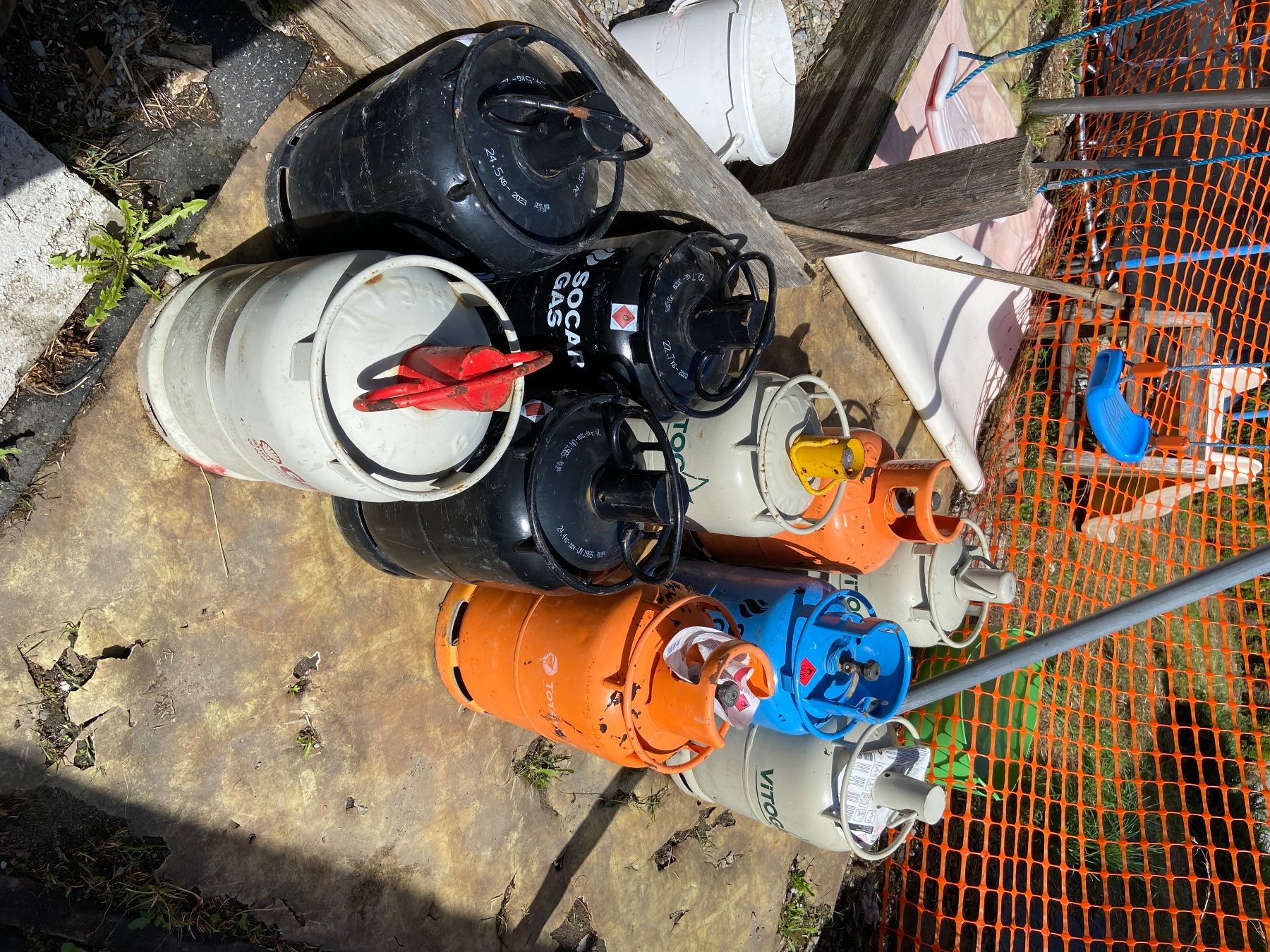Appareils à gaz et accessoires: bouteille de gaz 10 pieces – D'occasion à Châtelaine par argentina 5