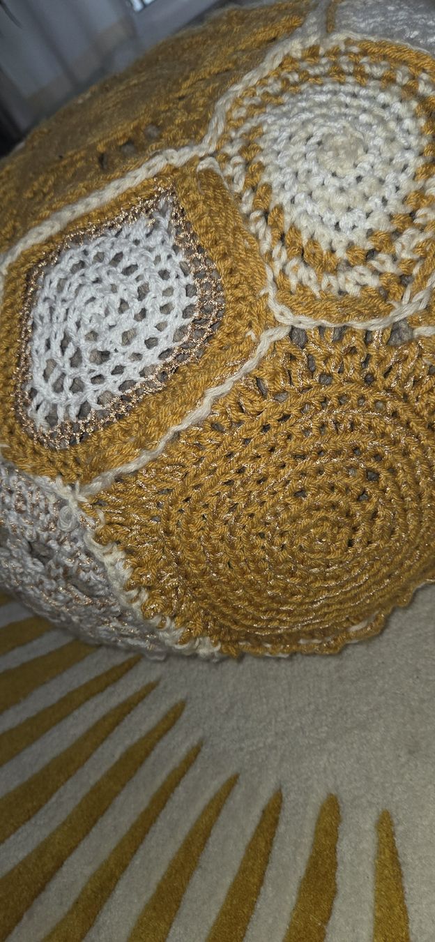 Poltrone: Häkelball Pouf Dekoration Handarbeit Patchwork Optik neu – Nuovo (secondo la descrizione) da Busswil BE venduto da Angy1974 7