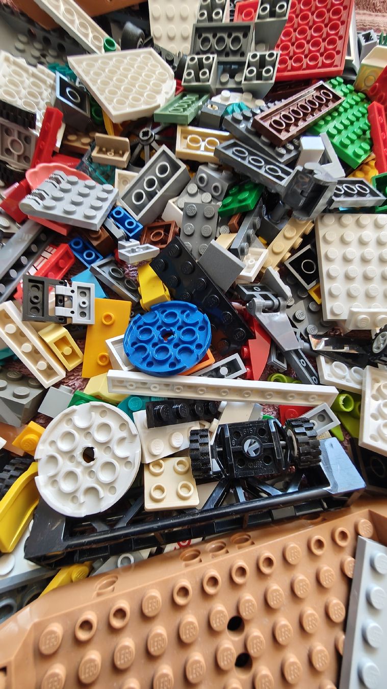 Lego Giocattoli: Lego Mix ca 1,8 Kilo – Usato da Effretikon venduto da Superkarin7 5