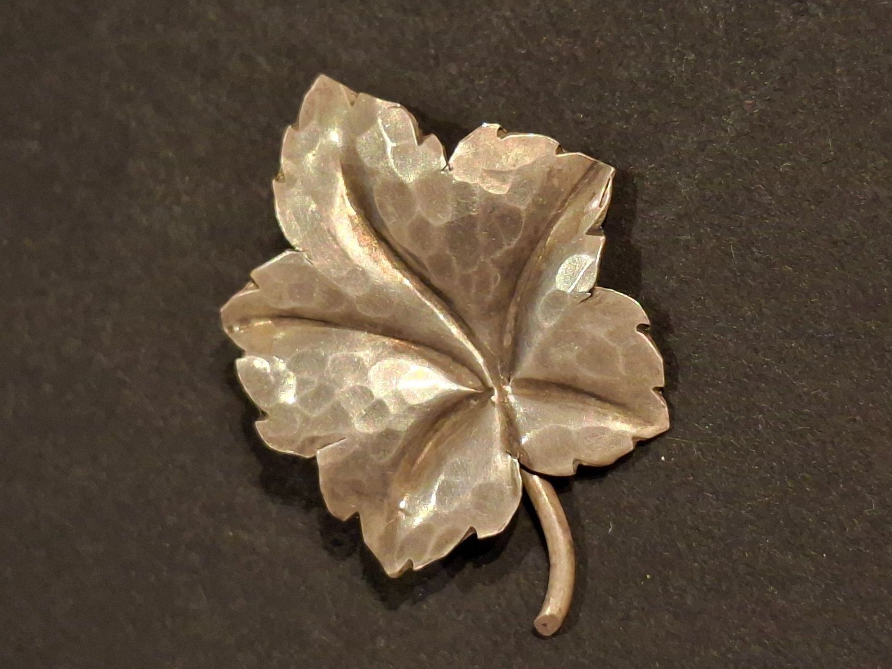 Broches & Aiguilles: Blattbrosche, 800 Silber, 1910 - 1950 – D'occasion à Obfelden par Kleha