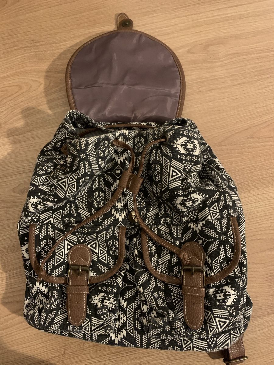 Zaini: Trendiger Rucksack schwarz/weiss mit Muster – Nuovo (secondo la descrizione) da Solothurn venduto da amelie.br 1