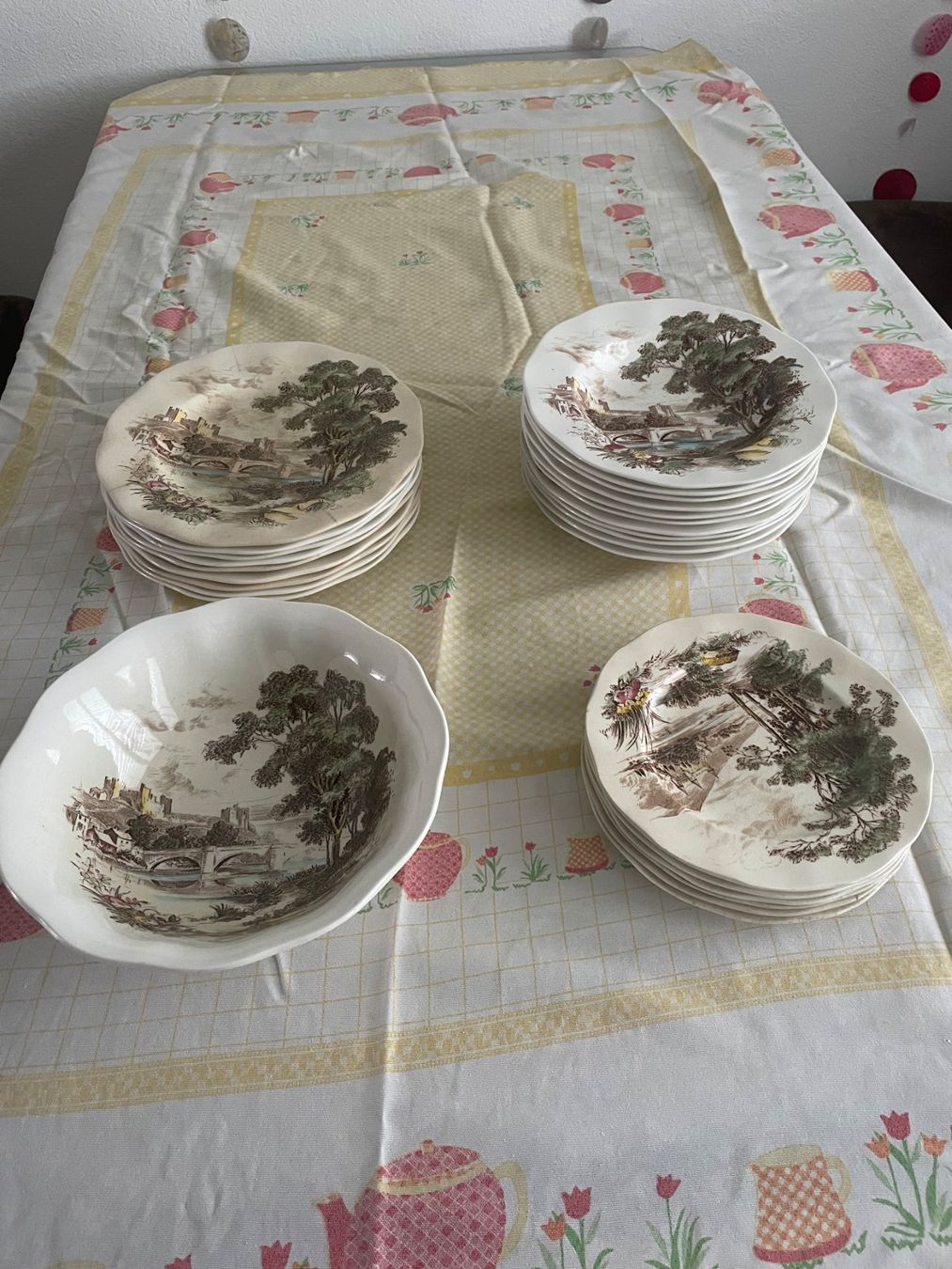 Set di piatti: antikes Küchengeschirr – Usato da Oberentfelden venduto da Lopes61