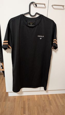 SikSilk T-Shirt schwarz mit Goldstreifen, Grösse S