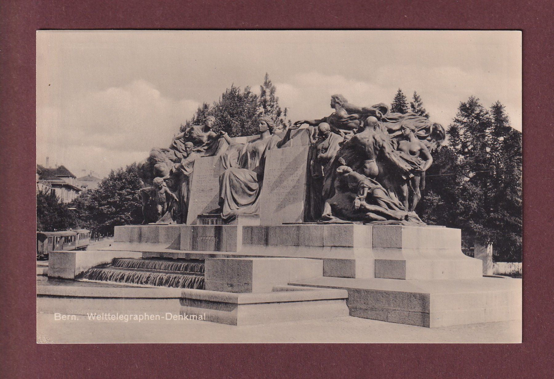 Cartoline postali: BERN - Welttelegraphen Denkmal - Tram – Usato da Pully venduto da nicecards
