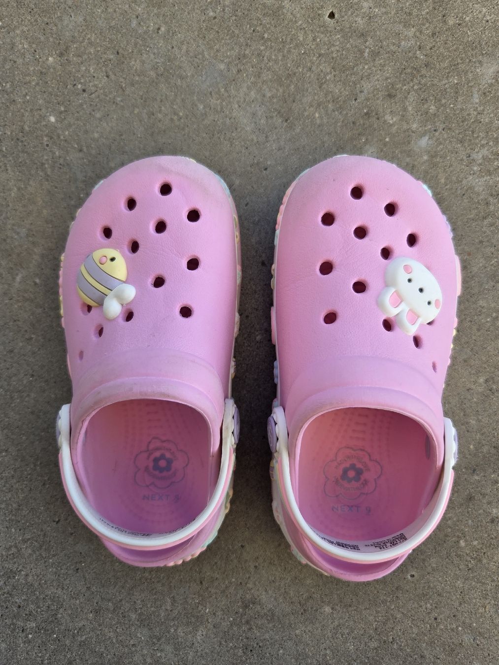 Next Scarpe per ragazze: Kinder Clogs rosa NEXT Grösse 9 / 26.5 – Usato da Hüntwangen venduto da ManuM2014