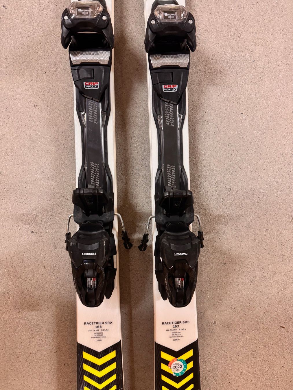 Ski Völkl Racetiger SRX 163 cm Woodcore Tip Rocker GRIP WALK