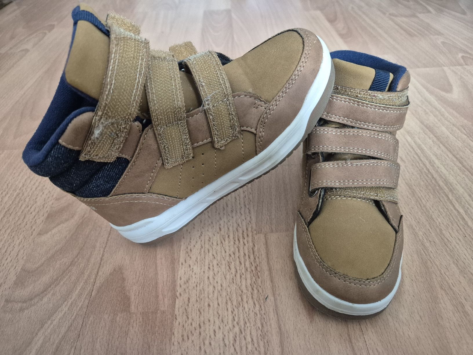 Scarpe da uomo: Vty Kinder-Sneaker Gr. 30 – Usato da Oberuzwil venduto da mar_zq5f
