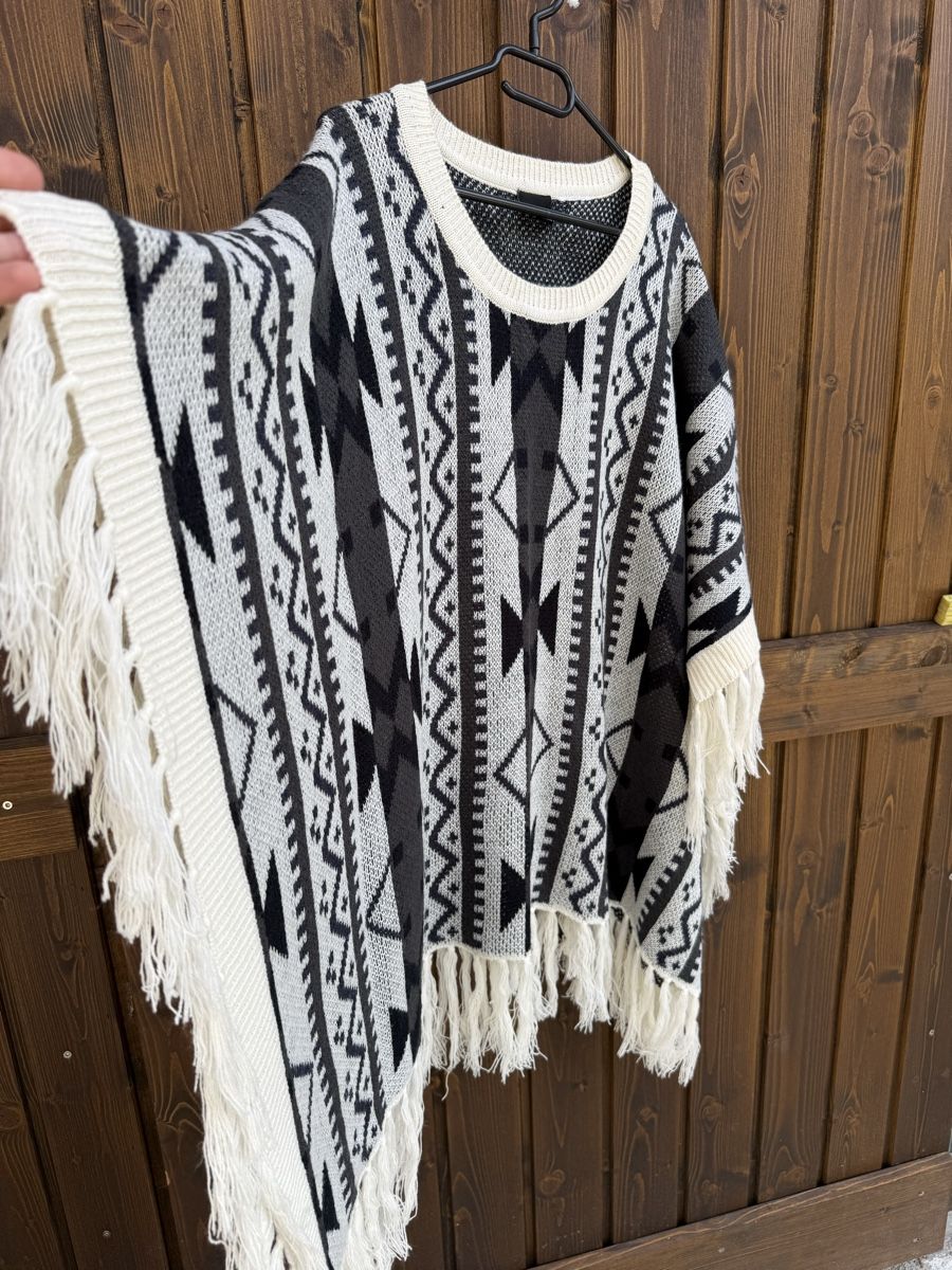 Autres vêtements femmes: Boho-Poncho von VILA  one size – D'occasion à Rorbas par Zunnii