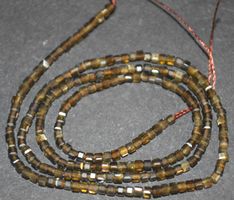 Stein Perlen Strang L-7671 – Gold Obsidian Würfel facettiert