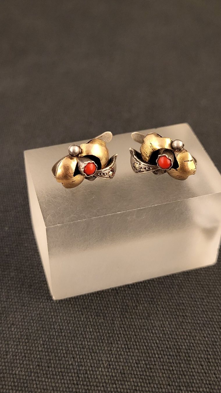 Orecchini pendenti & Orecchini a lobo: Antiker Ohrschmuck teilvergoldet – Usato da Basel venduto da spinne02